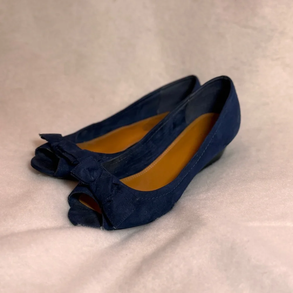 Nicole Navy Soft‎ Peep Toe Flats with Small Chunk Heal & Cute Bow, Sz 10W